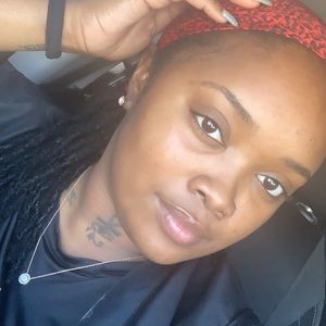 Meet your Posher, Ayonia